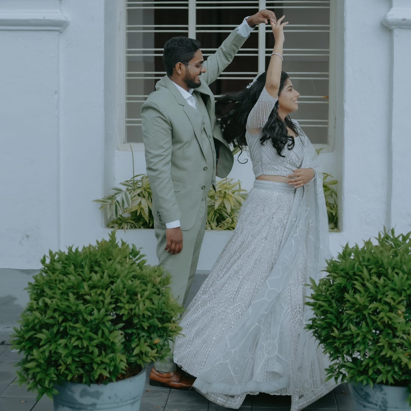 The guitarist in the concert.